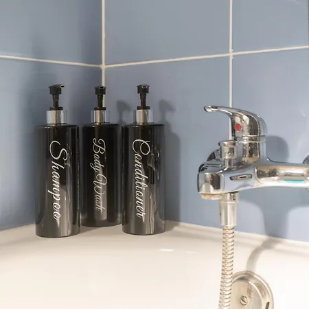 Homes Large Fully Equipped With 2 Bedrooms, Swimming Pool & Patio Албуфейра