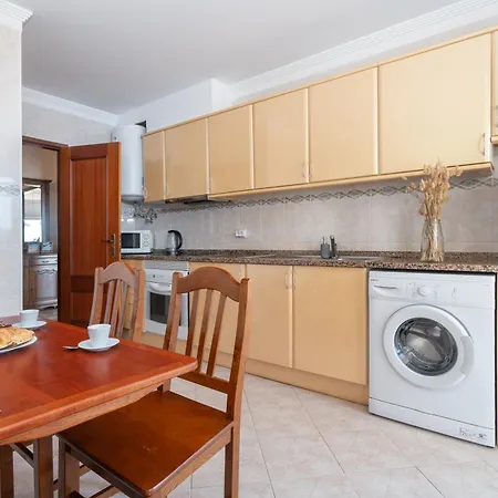 Апартаменты Homes Large Fully Equipped With 2 Bedrooms, Swimming Pool & Patio