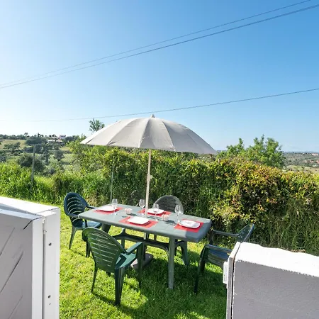 Апартаменты Homes Large Fully Equipped With 2 Bedrooms, Swimming Pool & Patio Албуфейра