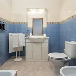 Homes Large Fully Equipped With 2 Bedrooms, Swimming Pool & Patio