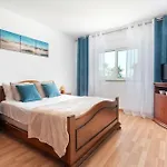 شقة Homes Large Fully Equipped With 2 Bedrooms, Swimming Pool & Patio