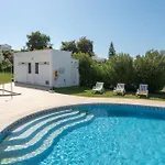 Апартаменты Homes Large Fully Equipped With 2 Bedrooms, Swimming Pool & Patio Албуфейра
