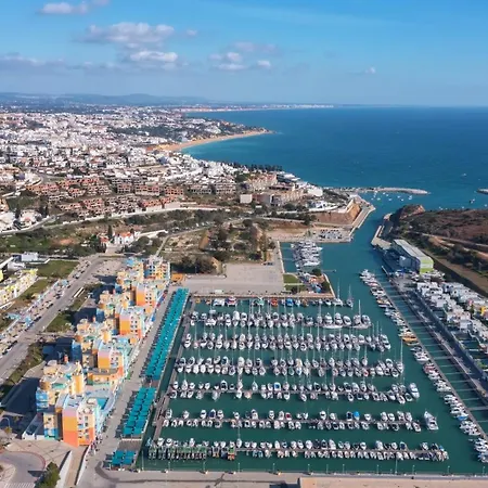 Homes Large Fully Equipped With 2 Bedrooms, Swimming Pool & Patio