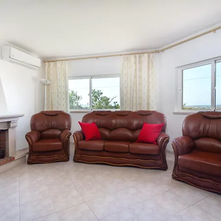 Апартаменты Homes Large Fully Equipped With 2 Bedrooms, Swimming Pool & Patio Албуфейра