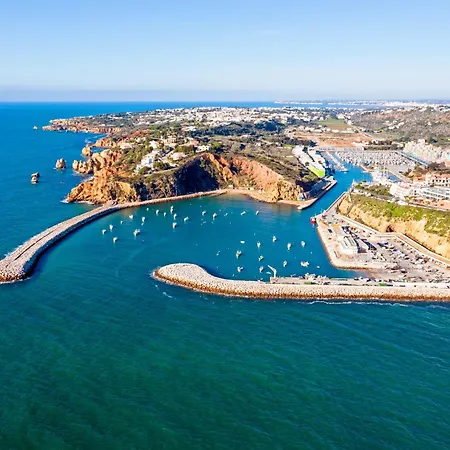 Homes Large Fully Equipped With 2 Bedrooms, Swimming Pool & Patio