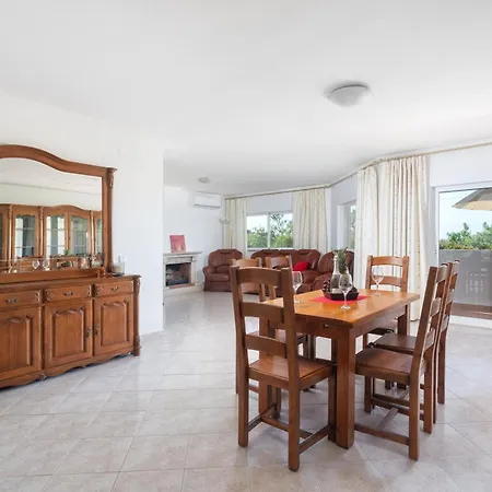 Appartement Homes Large Fully Equipped With 2 Bedrooms, Swimming Pool & Patio