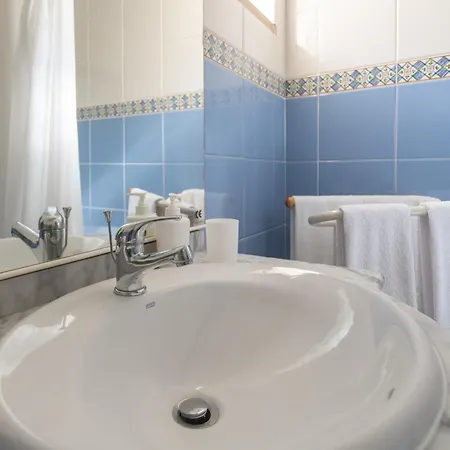 Homes Large Fully Equipped With 2 Bedrooms, Swimming Pool & Patio Αλμπουφέιρα